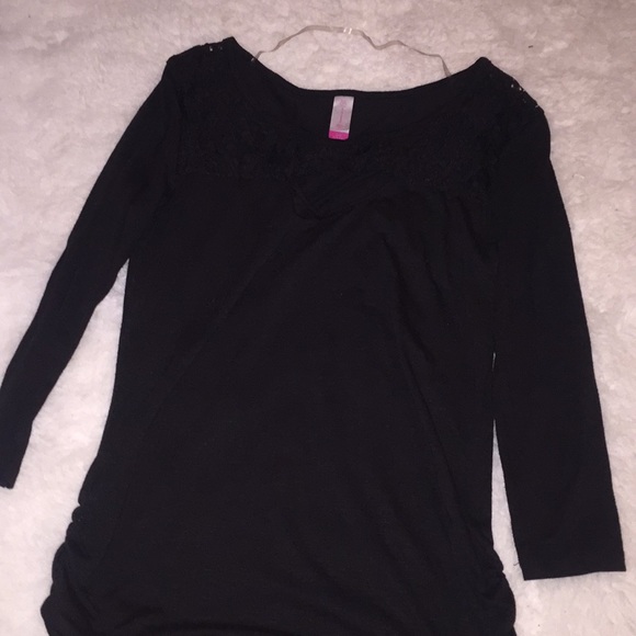 Open in the front quarter sleeve black shirt - Picture 1 of 2